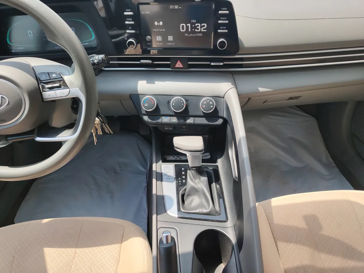 Car image 18
