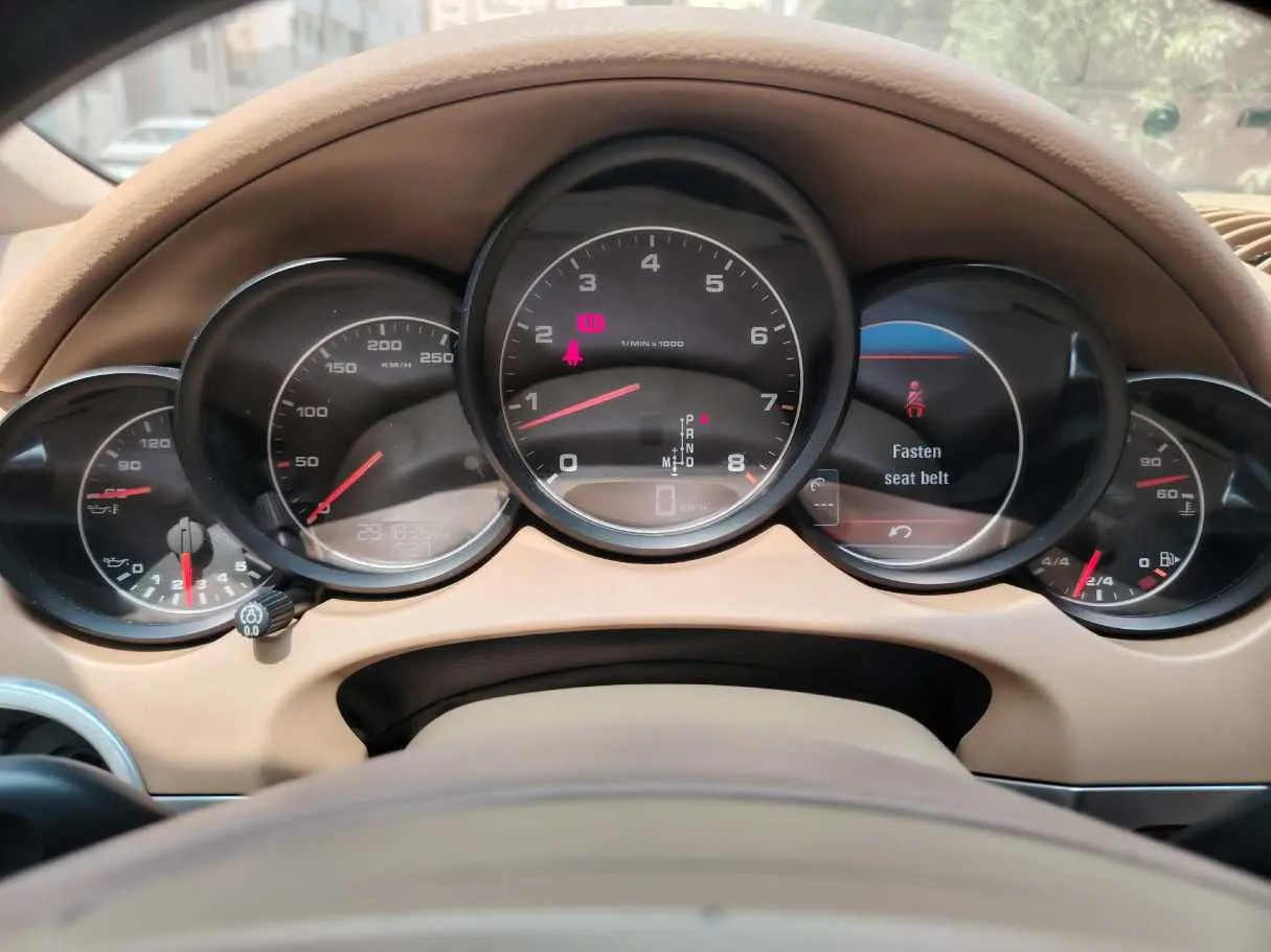 Car image 32