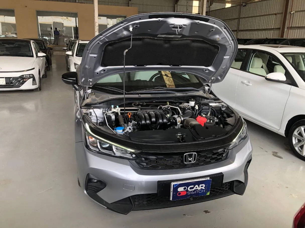 Car image 10