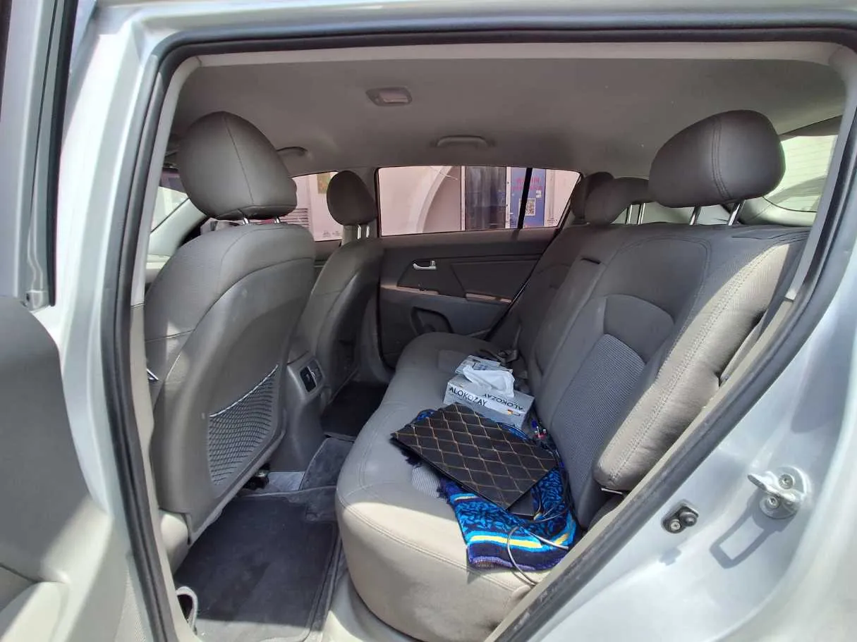 Car image 13