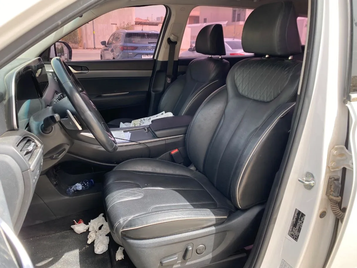 Car image 11