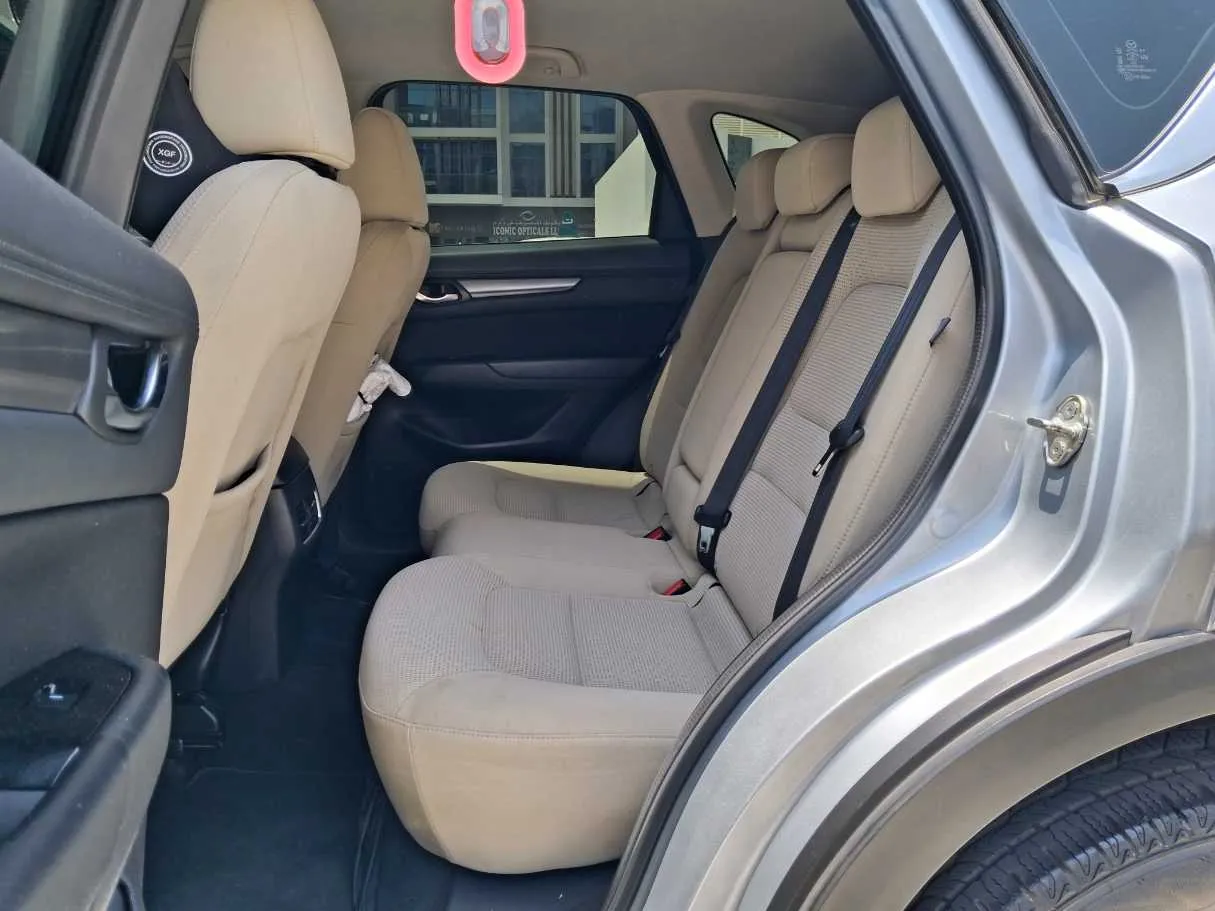 Car image 13
