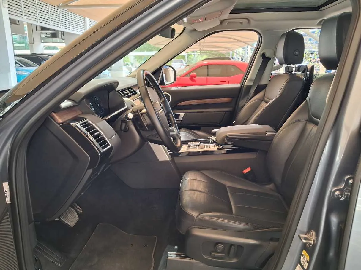 Car image 12