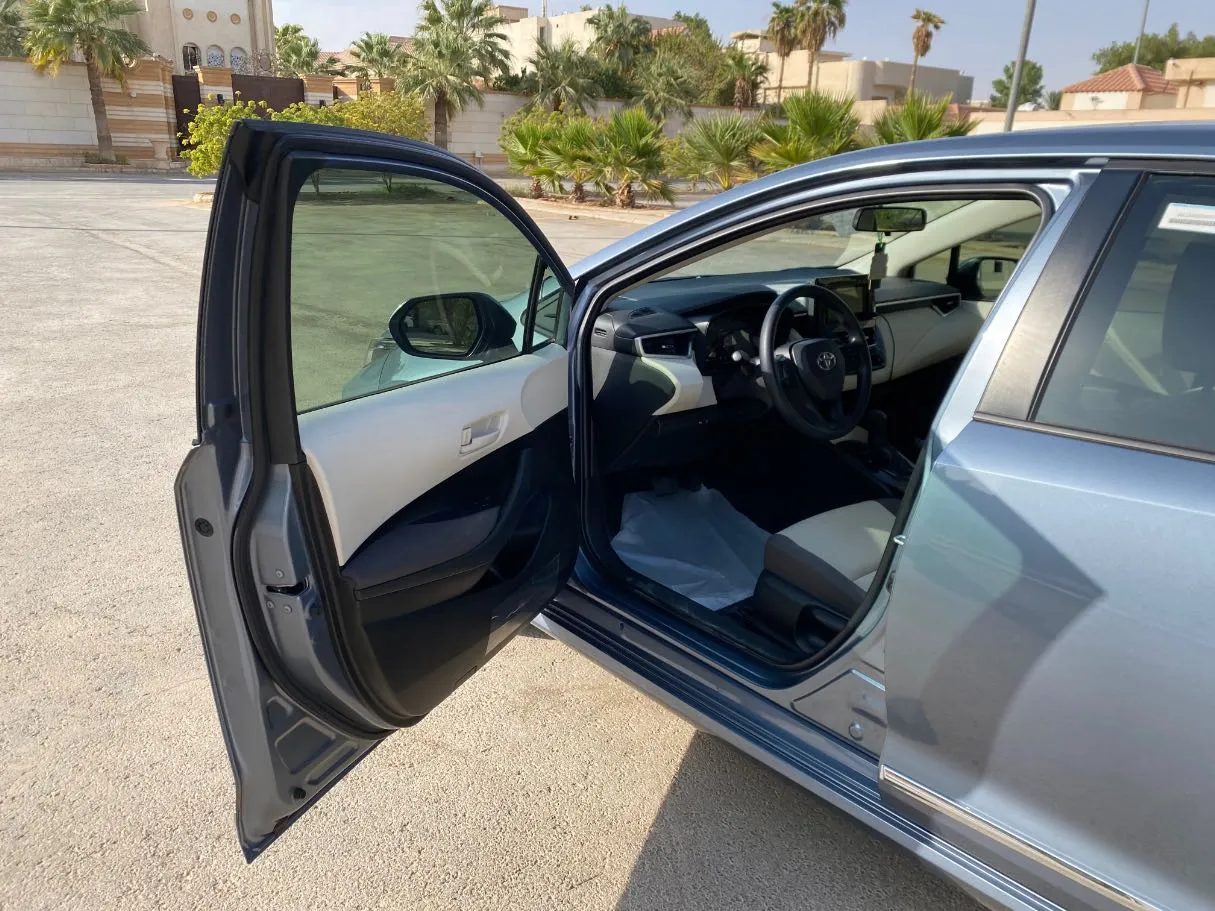 Car image 10