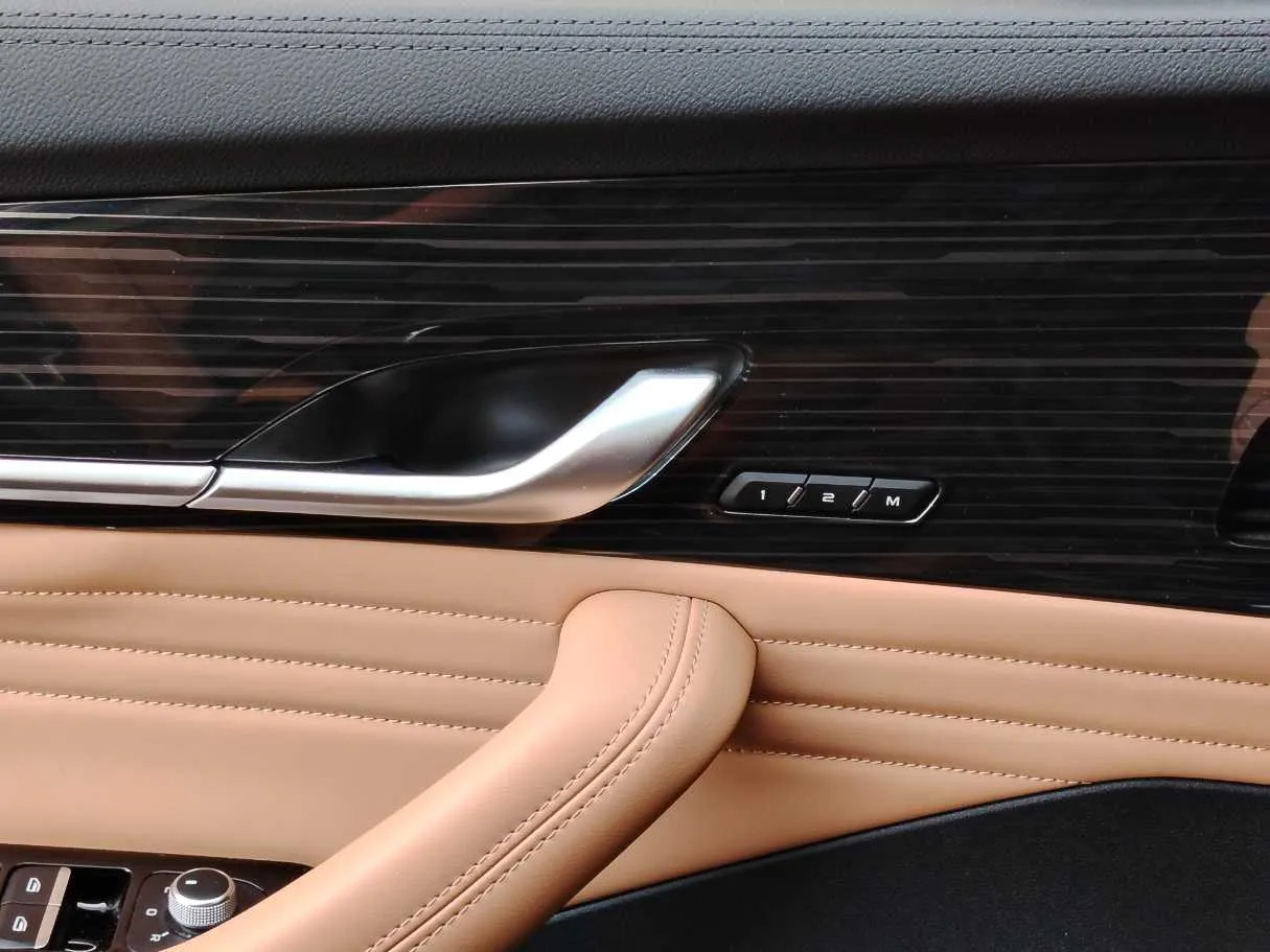Car image 36