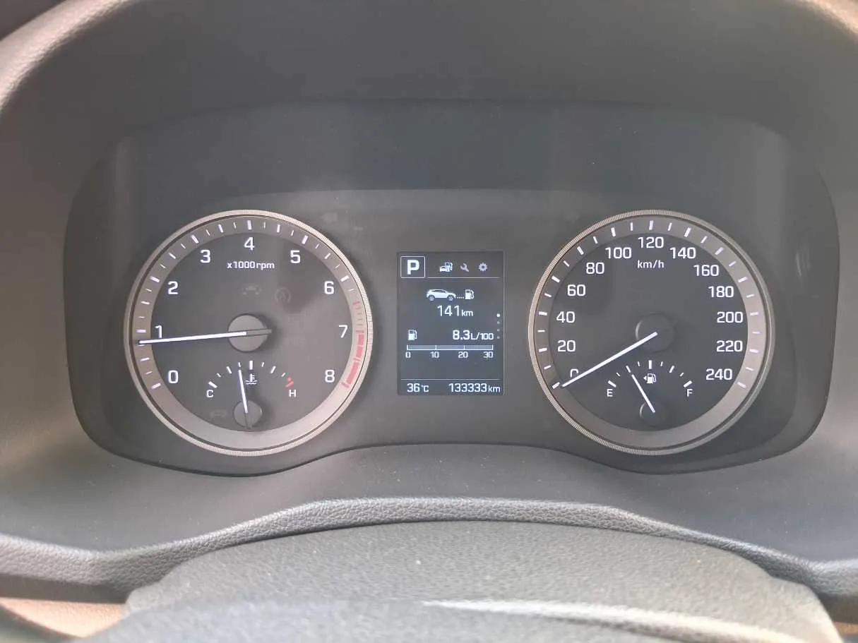 Car image 18