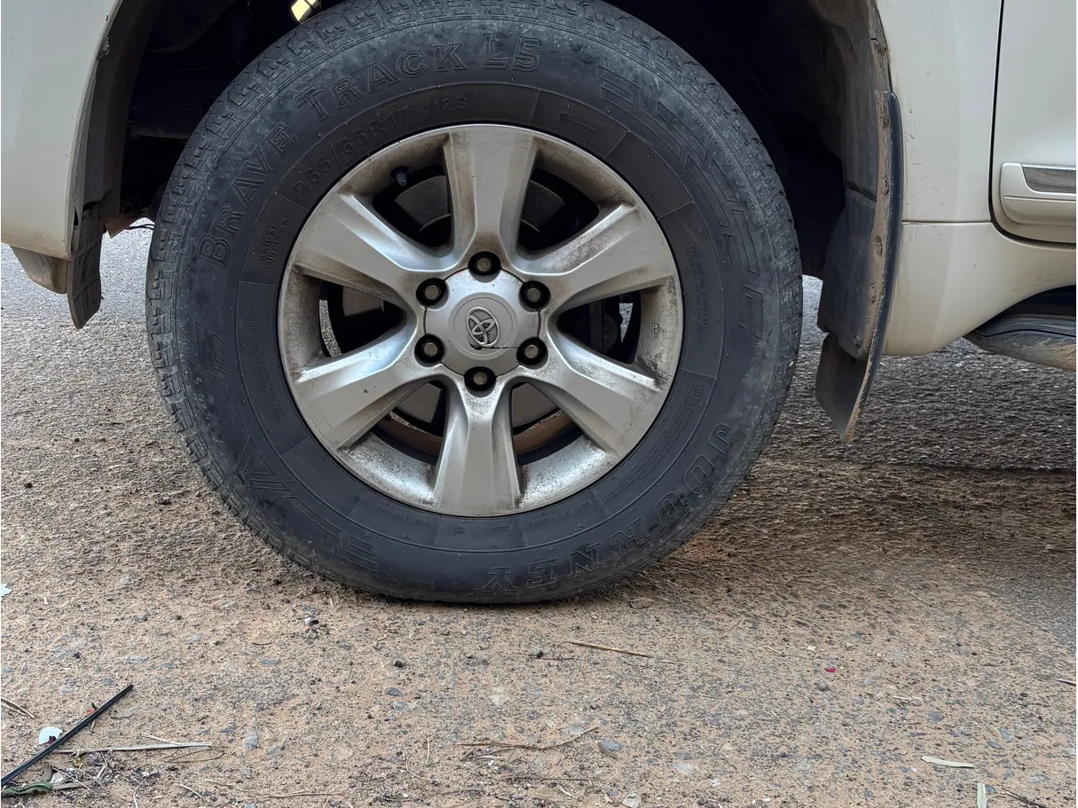 Car image 8