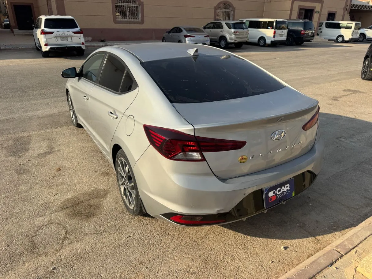 Car image 7