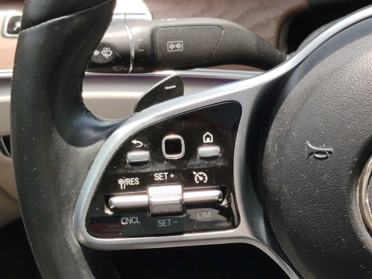 Car image 27