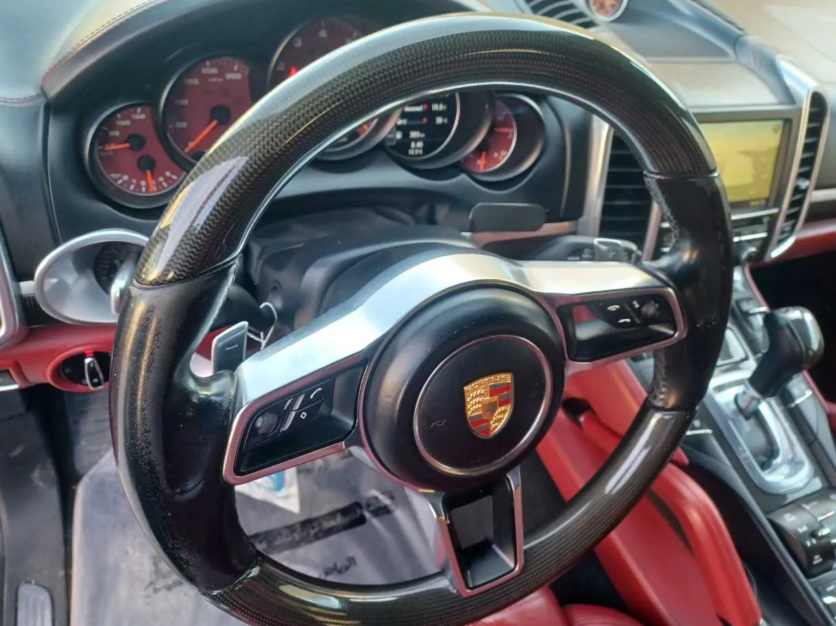 Car image 17