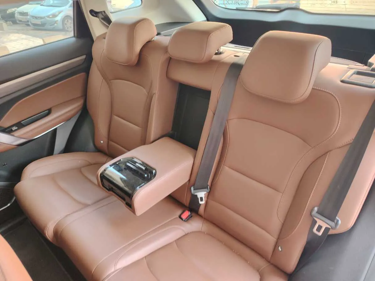 Car image 15