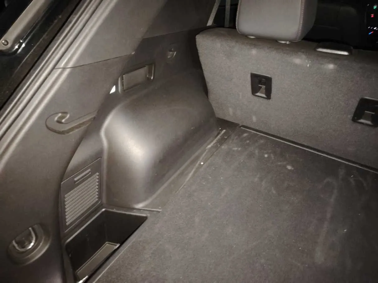 Car image 37