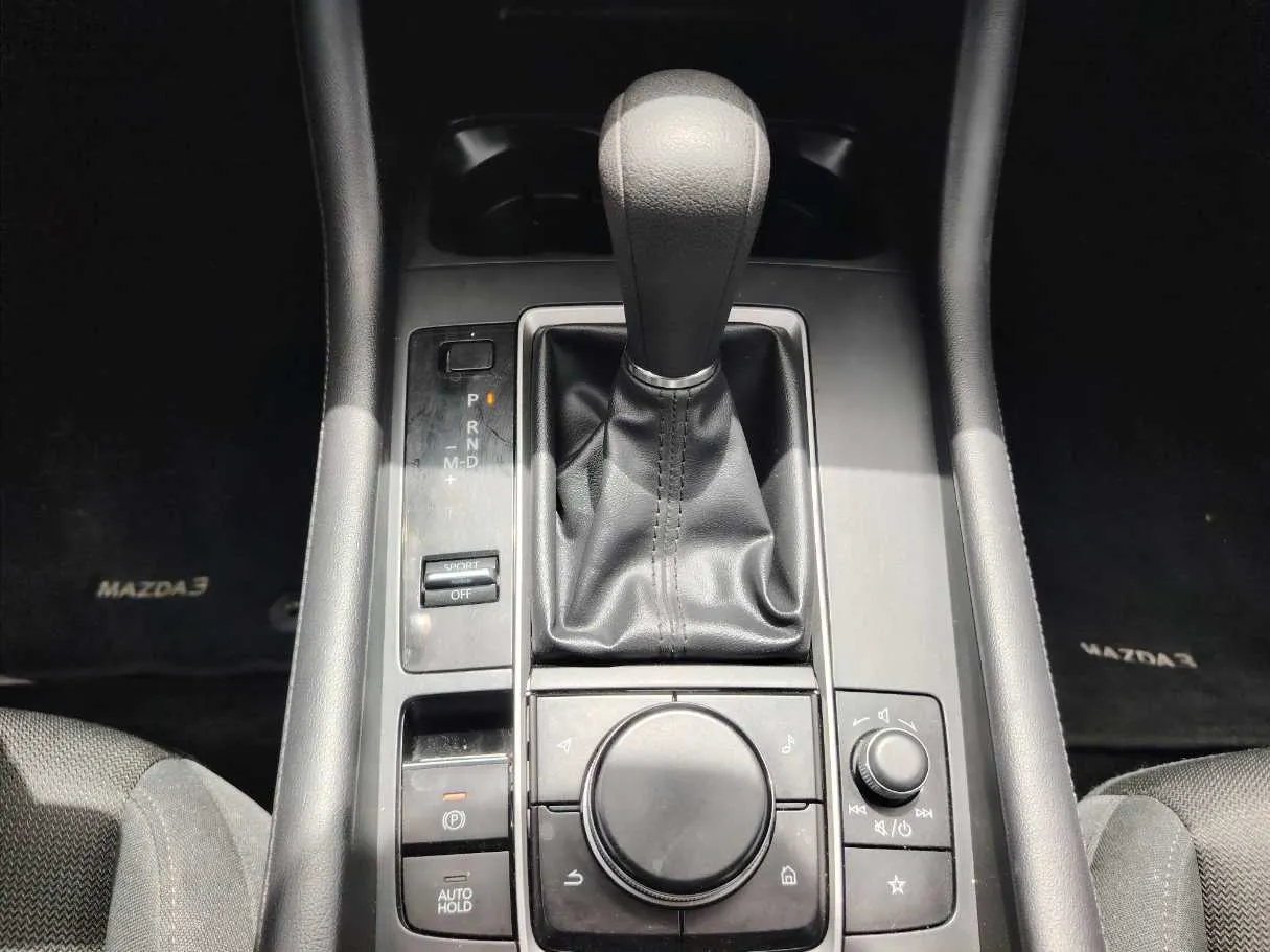 Car image 24