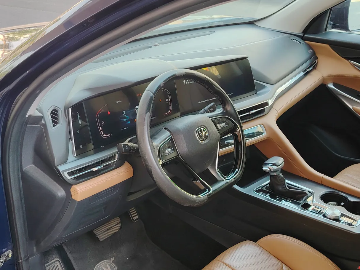Car image 10