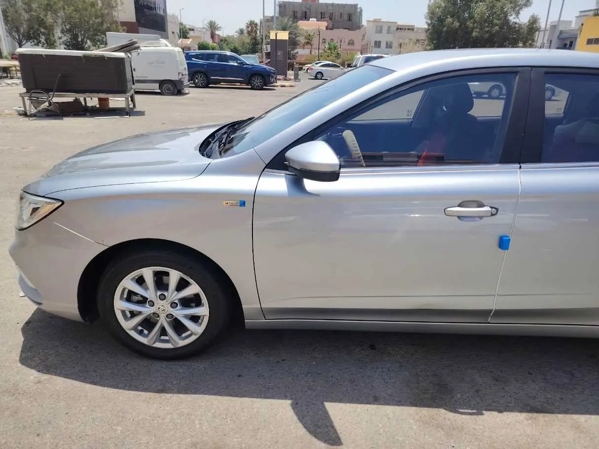 Car image 9