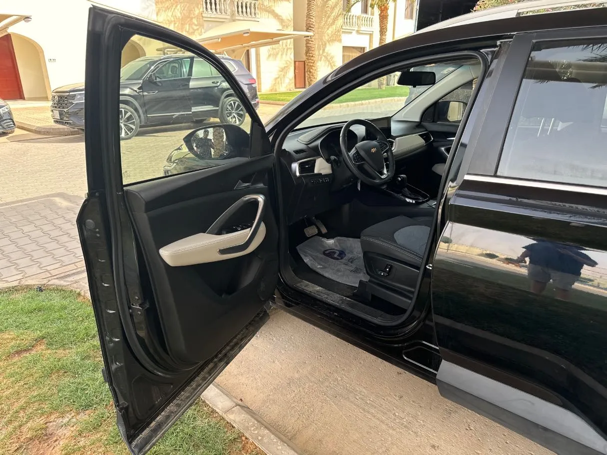 Car image 10