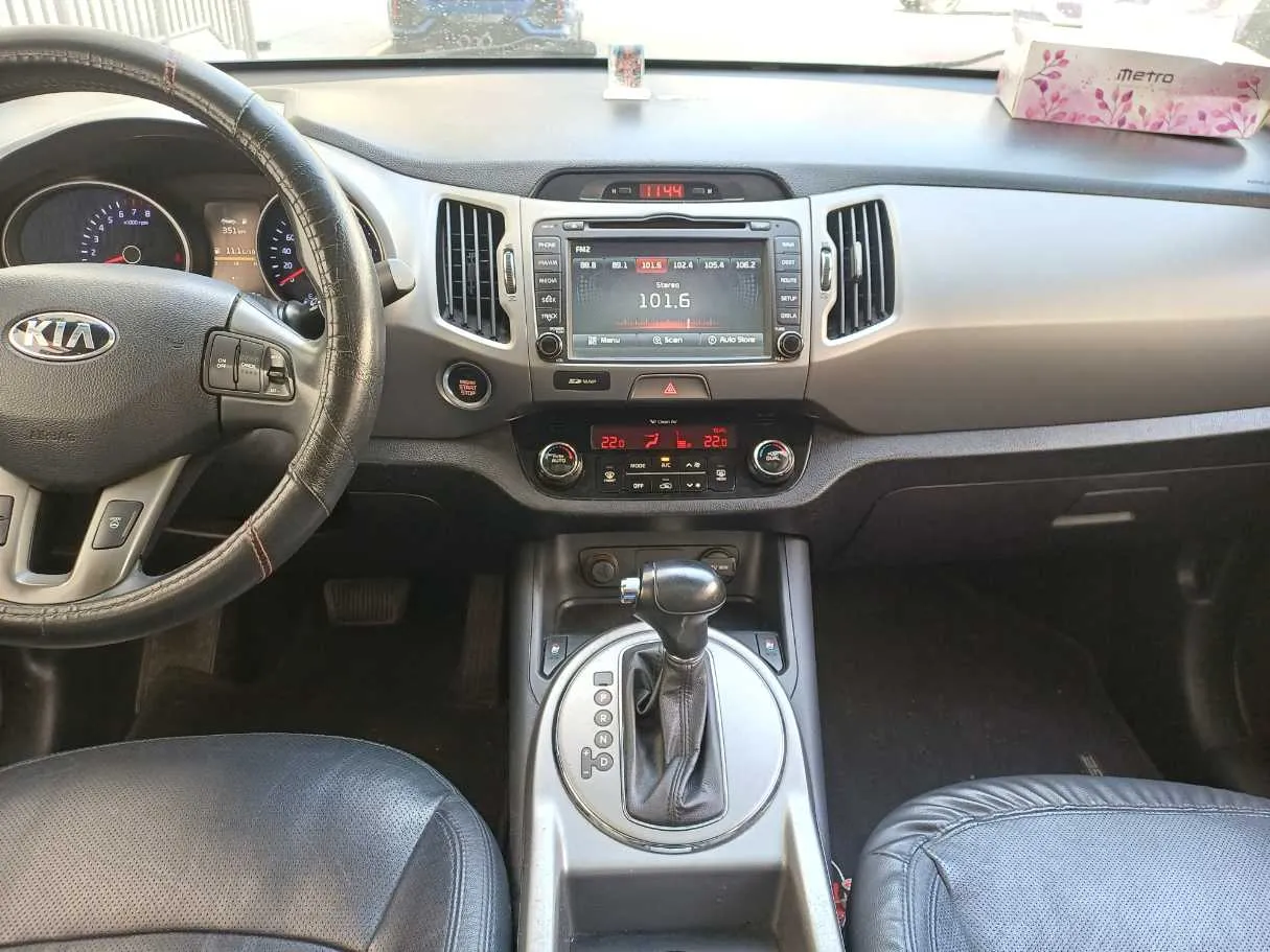 Car image 16