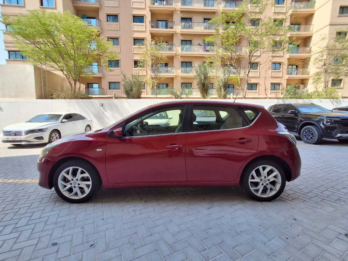 Car image 4