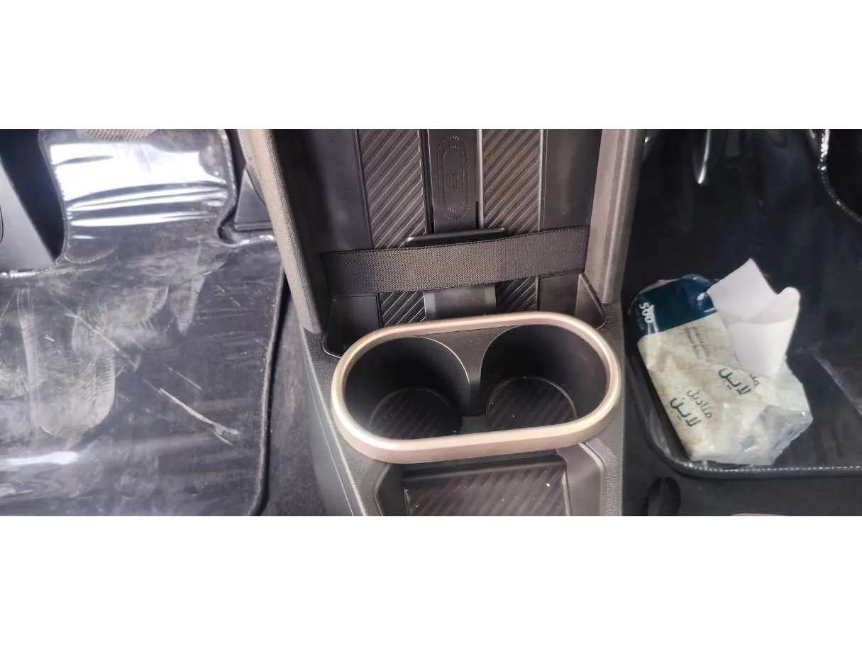 Car image 28