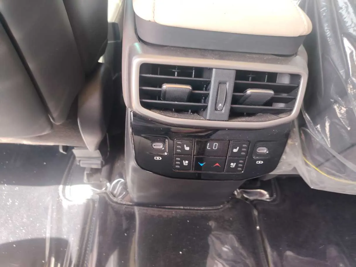 Car image 36