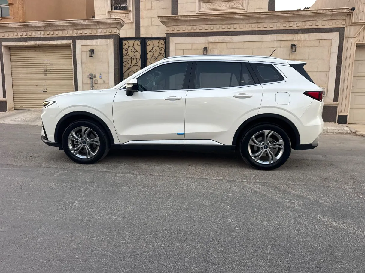 Car image 8