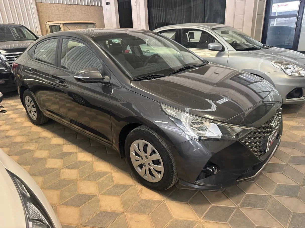 Car image 3