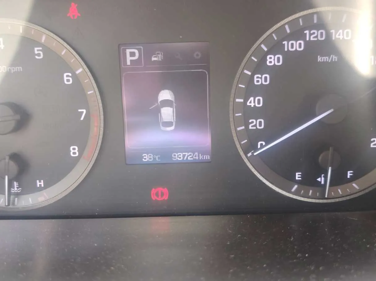 Car image 18