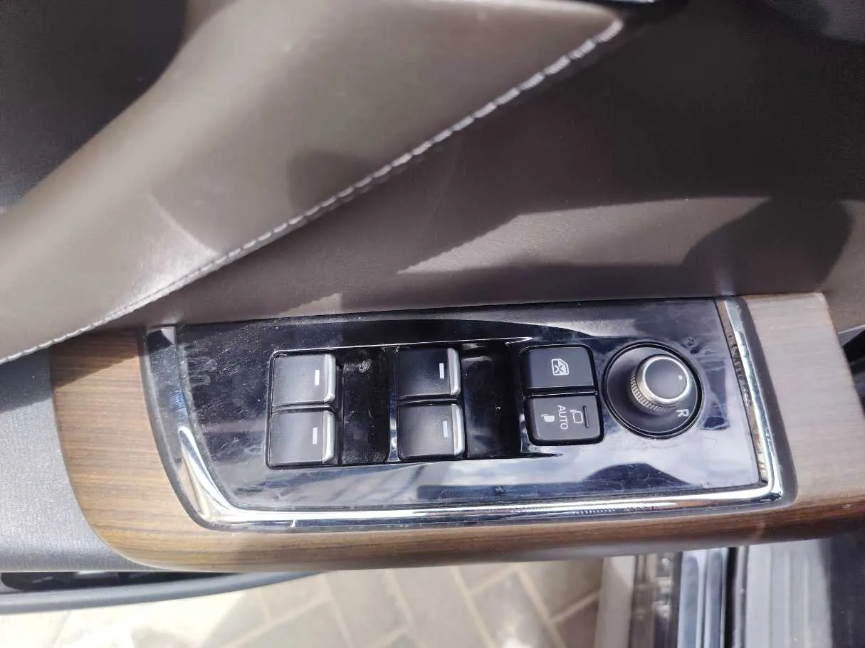 Car image 26