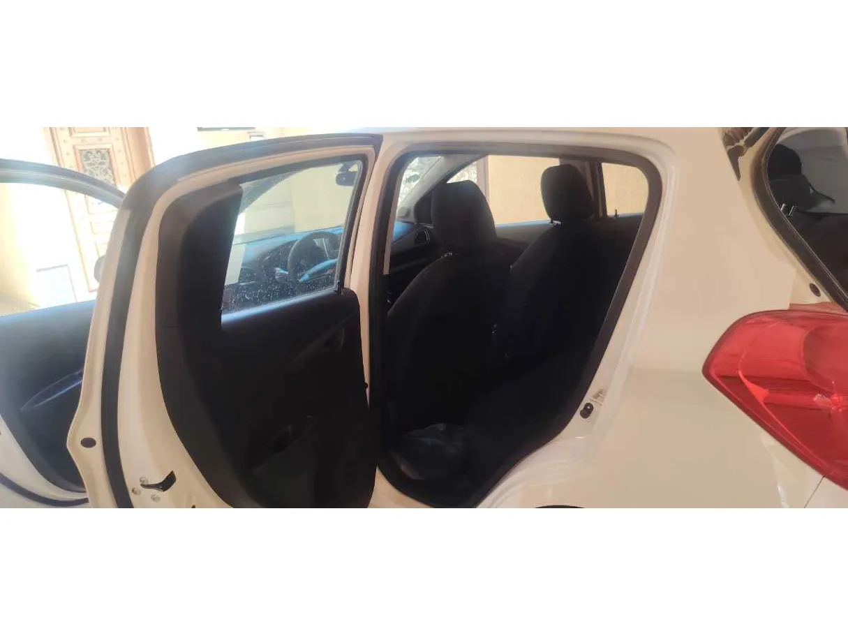 Car image 13
