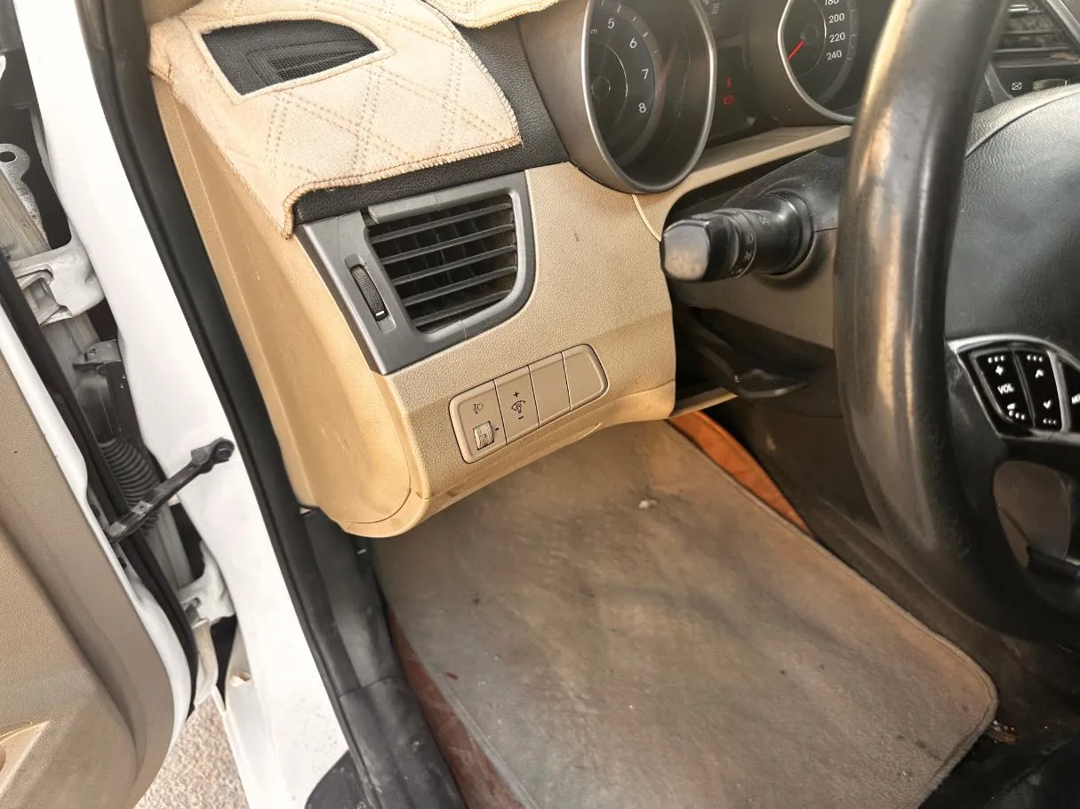 Car image 22