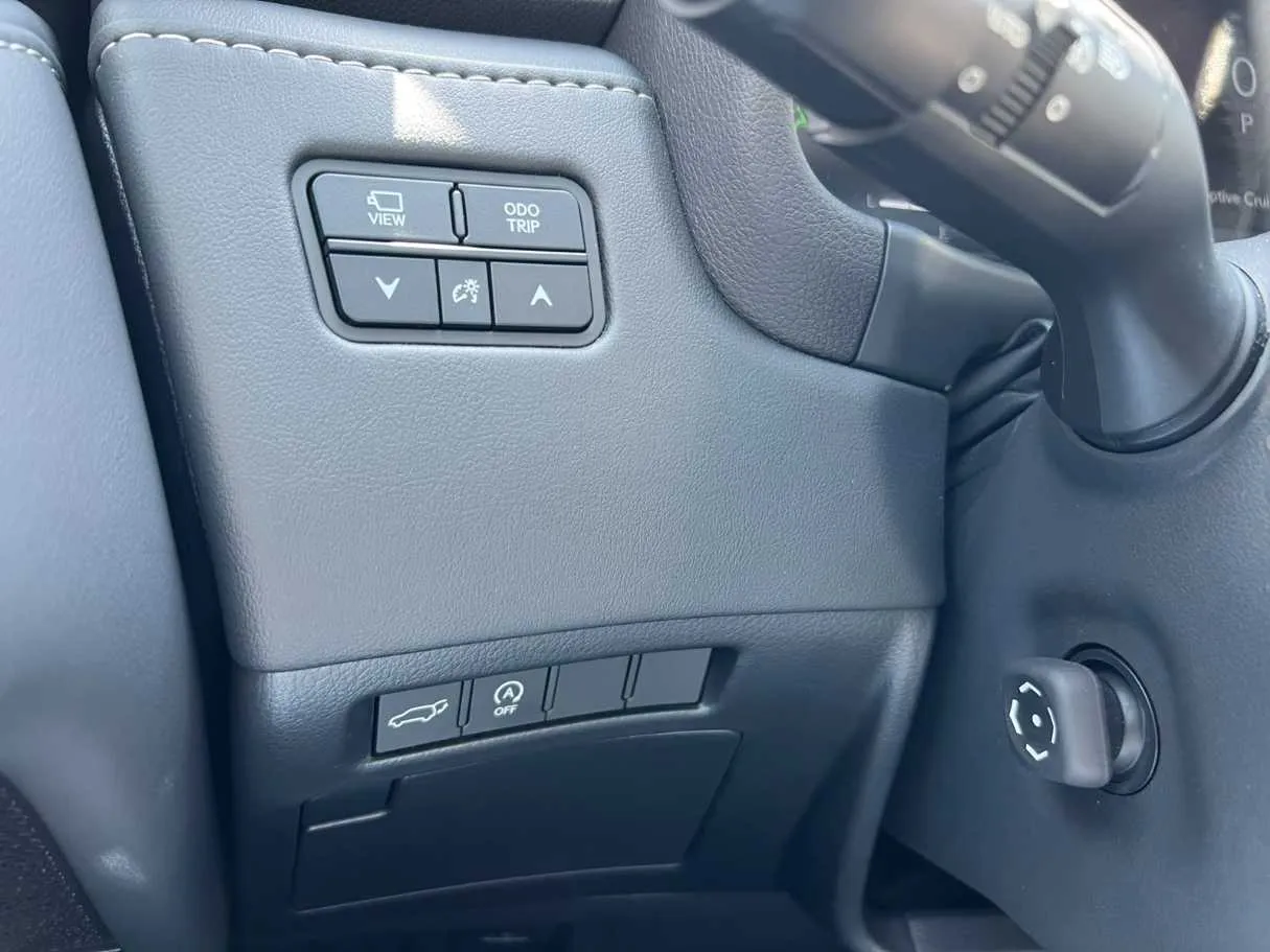 Car image 24