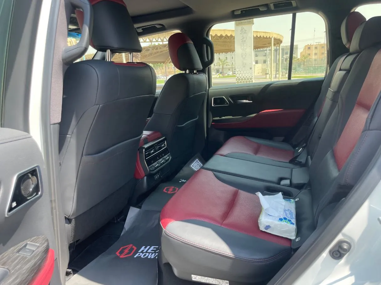 Car image 16