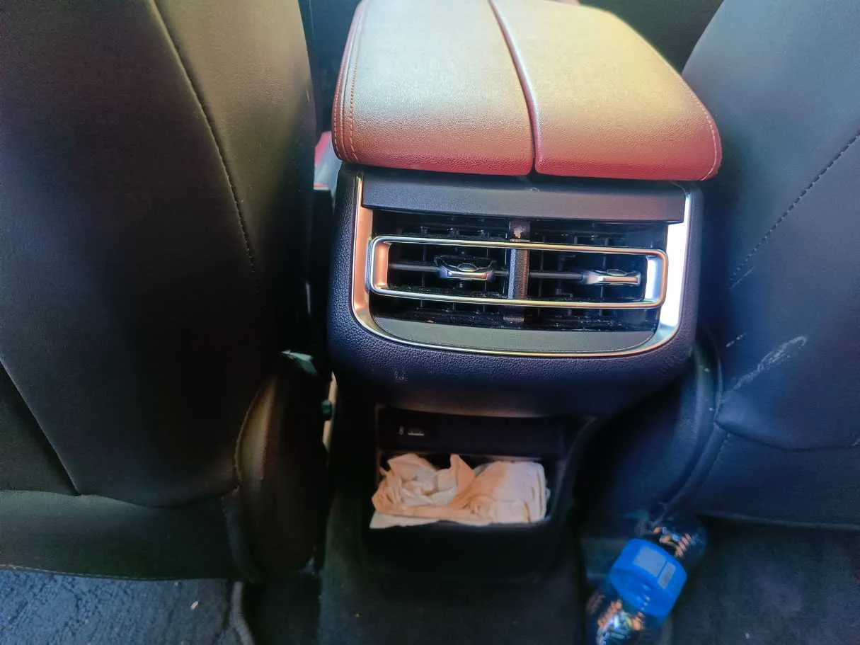 Car image 28