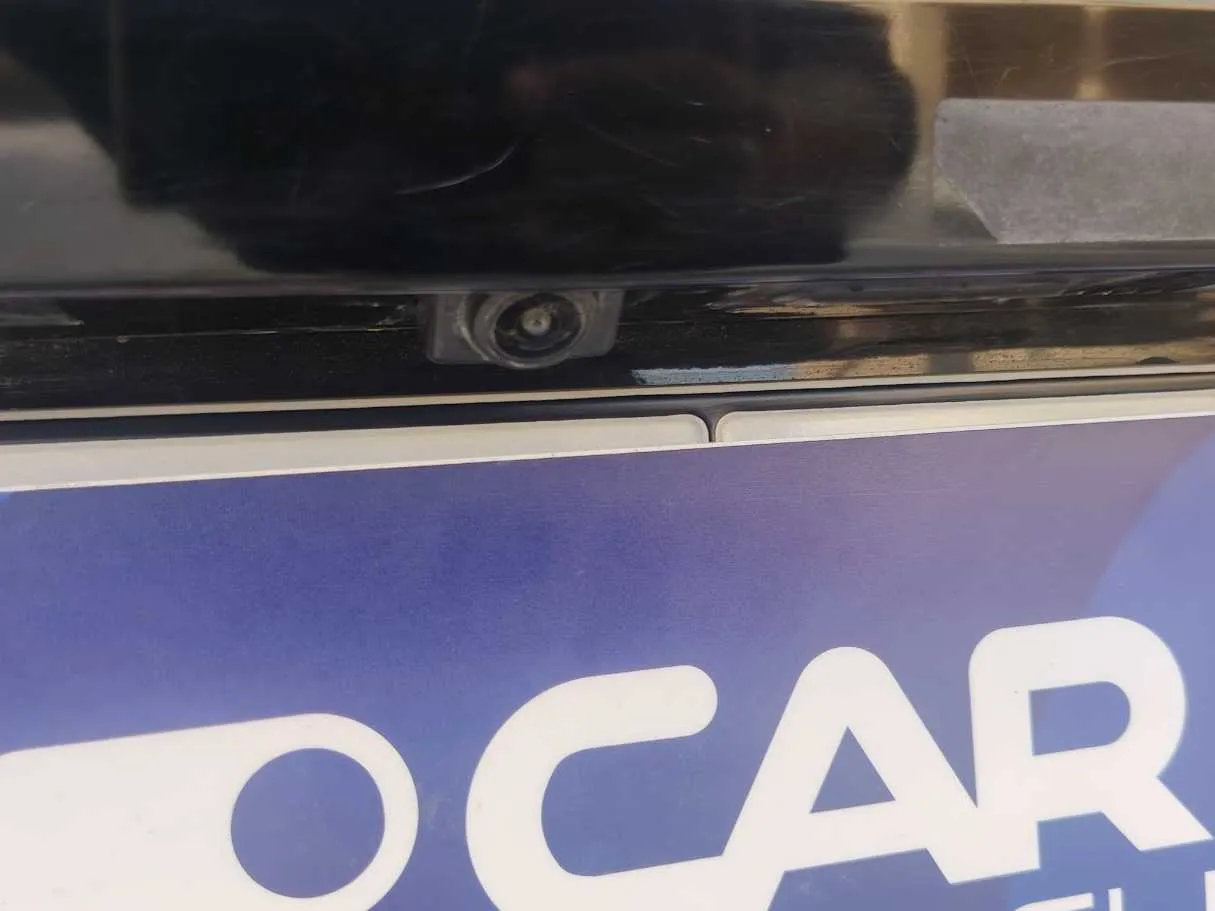 Car image 38