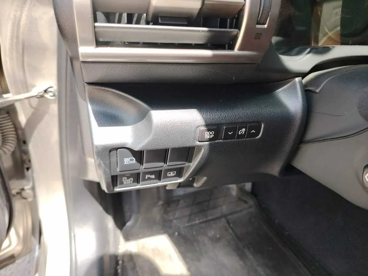 Car image 33