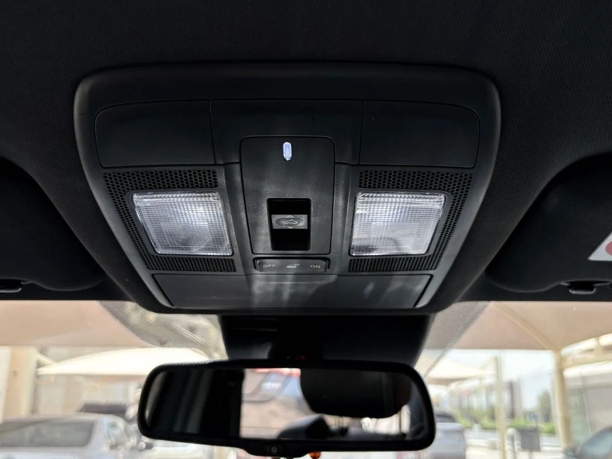 Car image 27