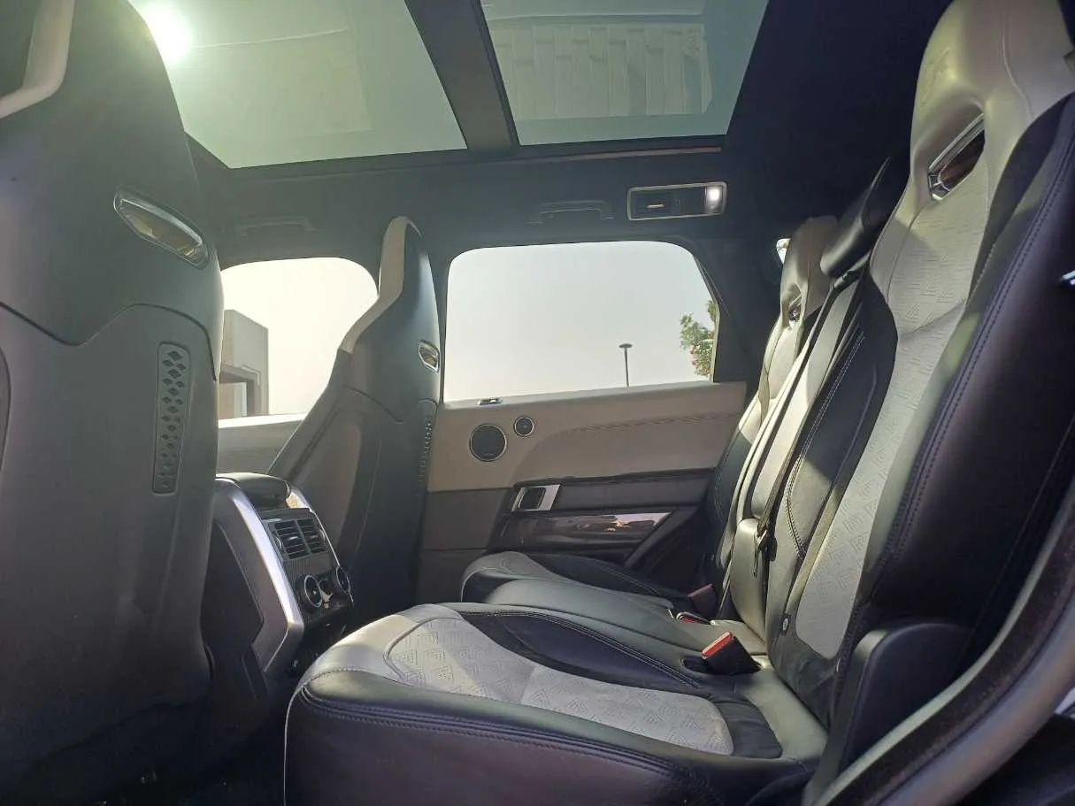 Car image 13