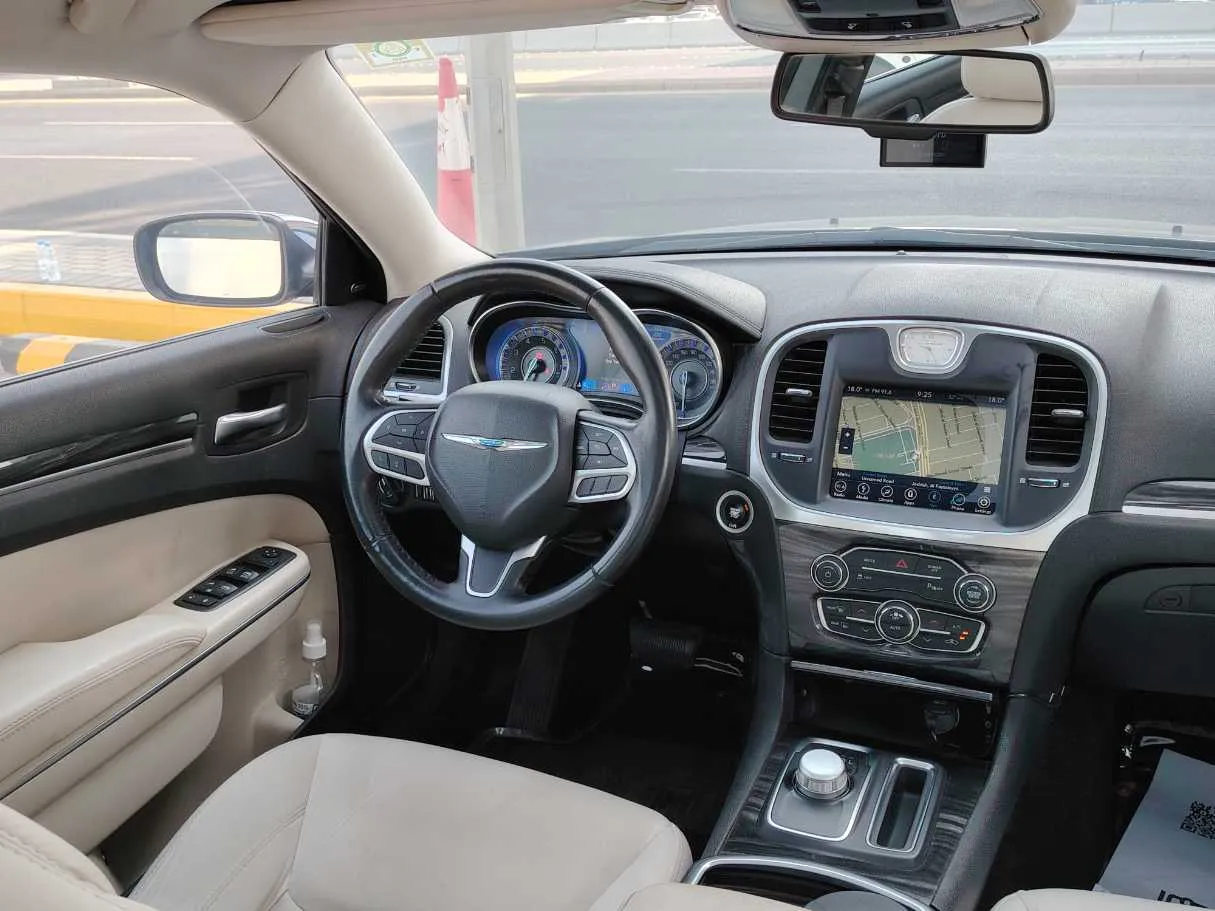 Car image 19