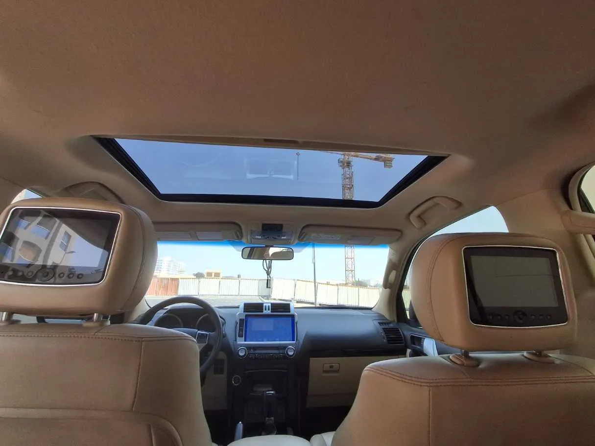 Car image 17