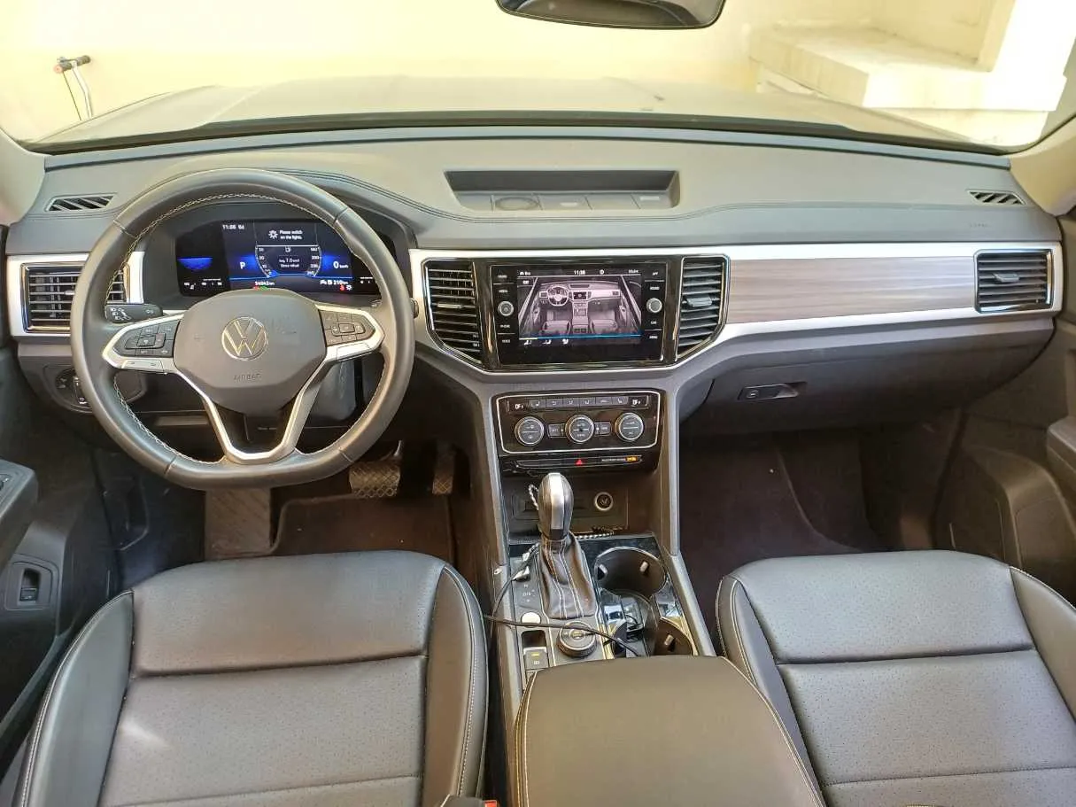 Car image 16