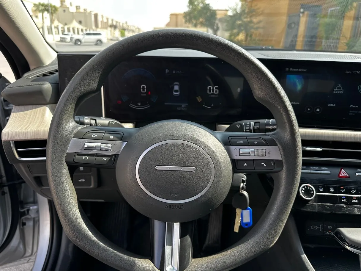 Car image 19