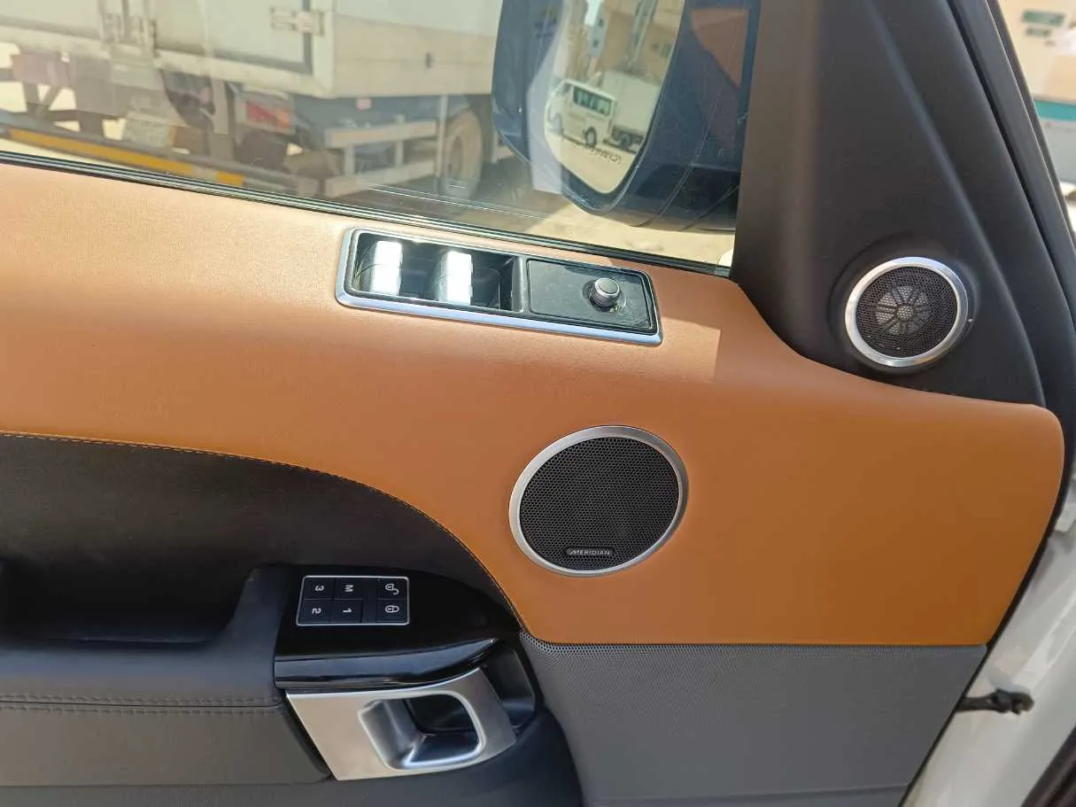 Car image 37