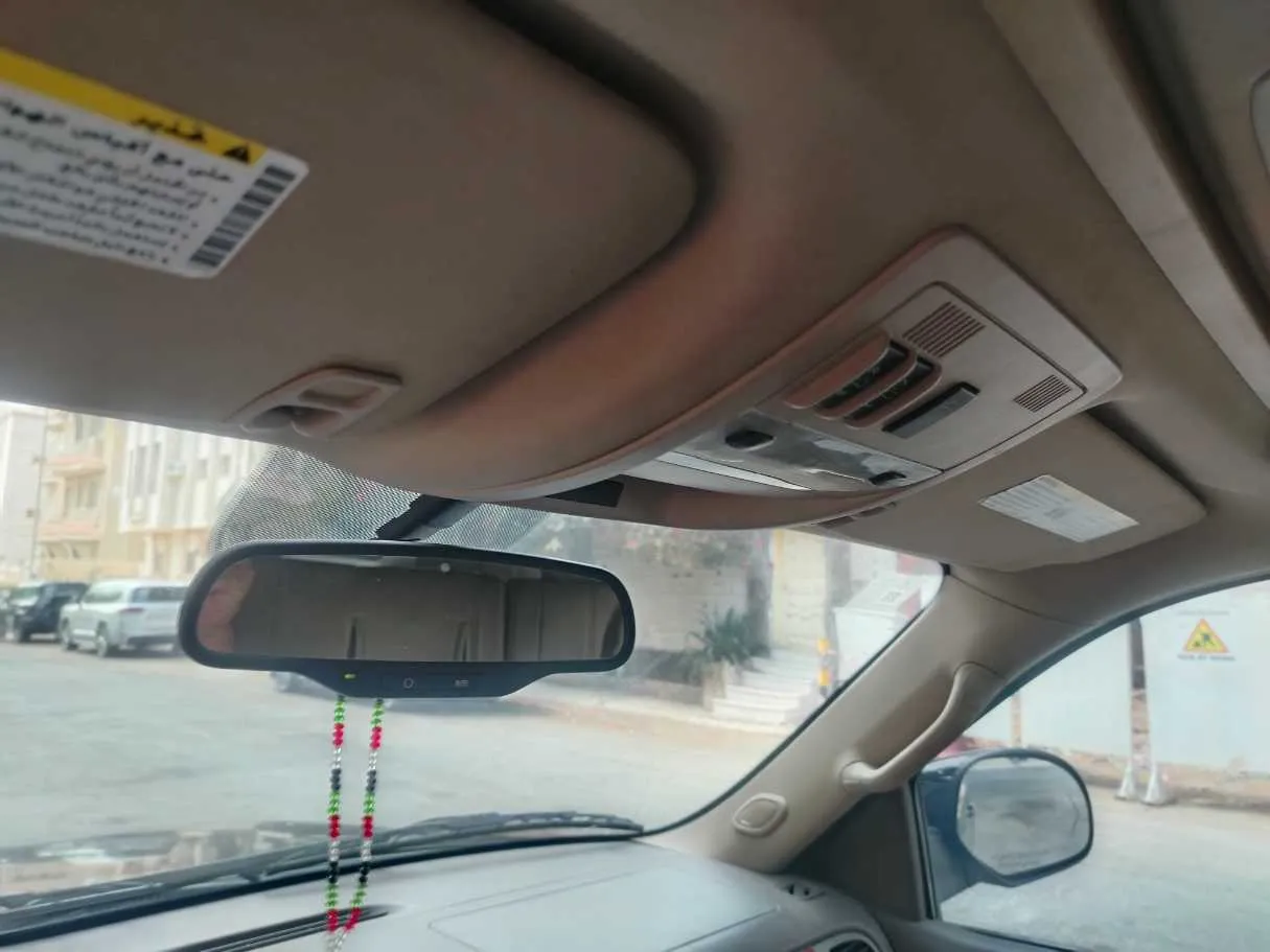 Car image 30