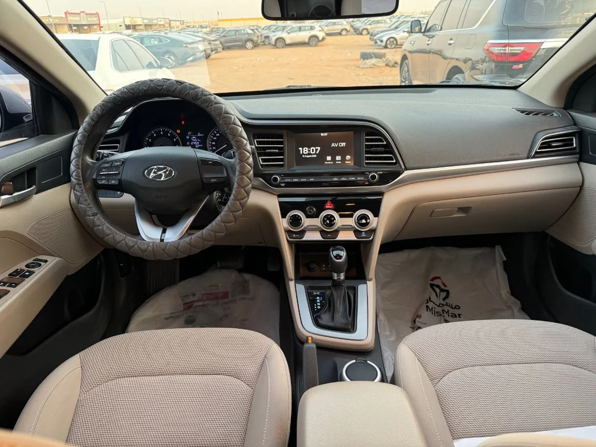 Car image 14