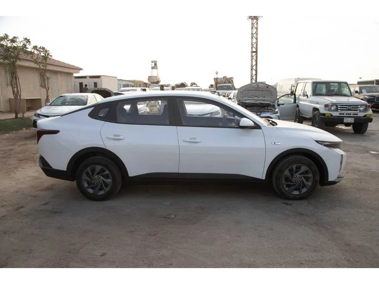 Car image 4