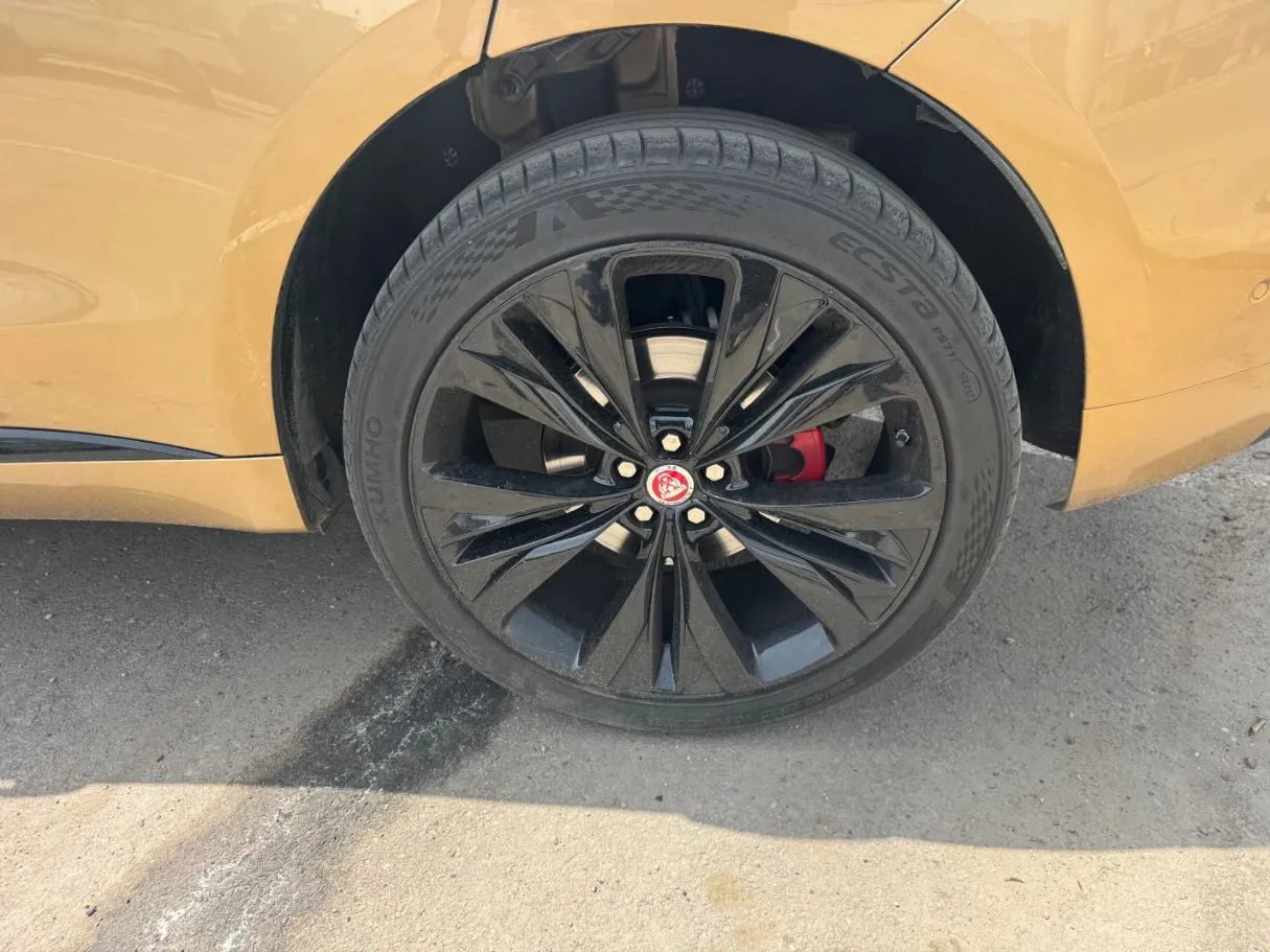Car image 9