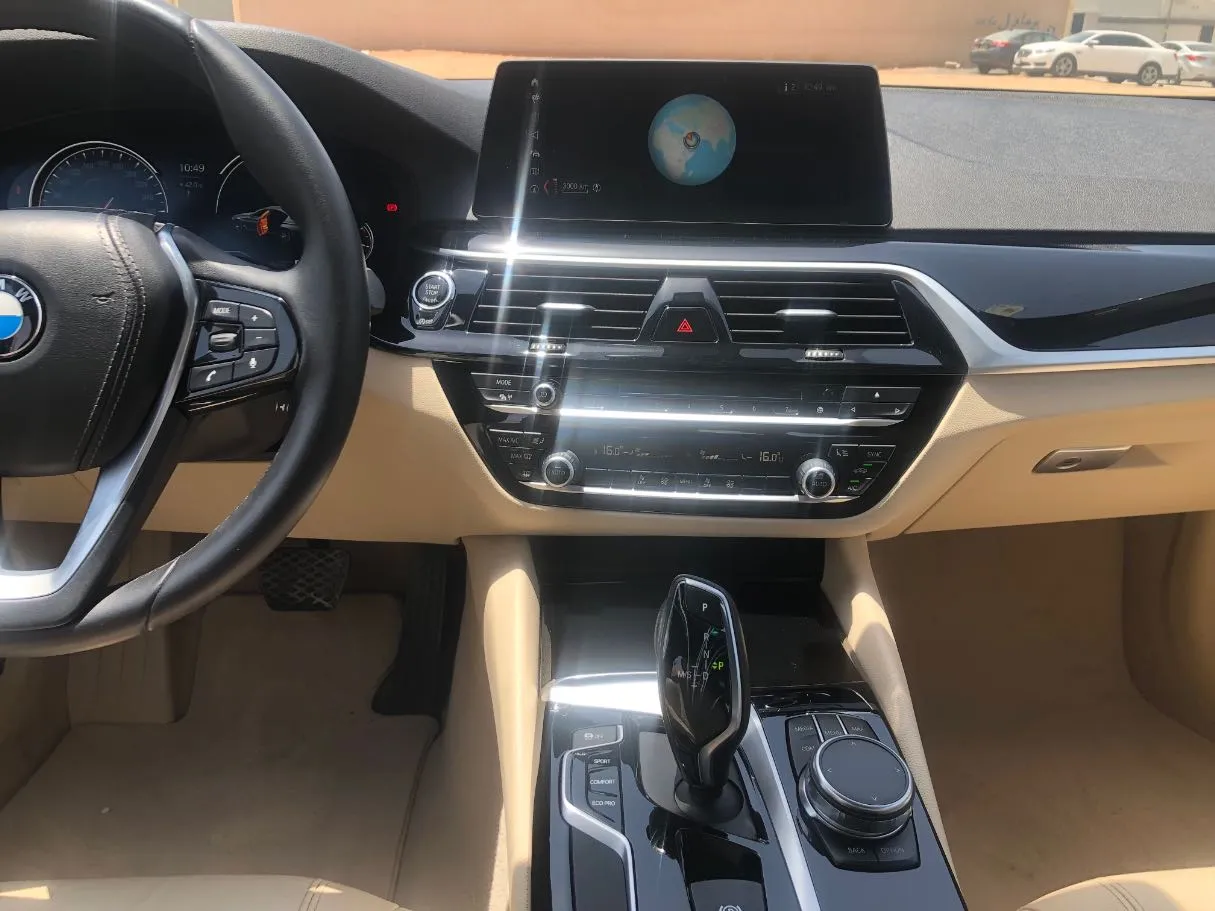 Car image 18