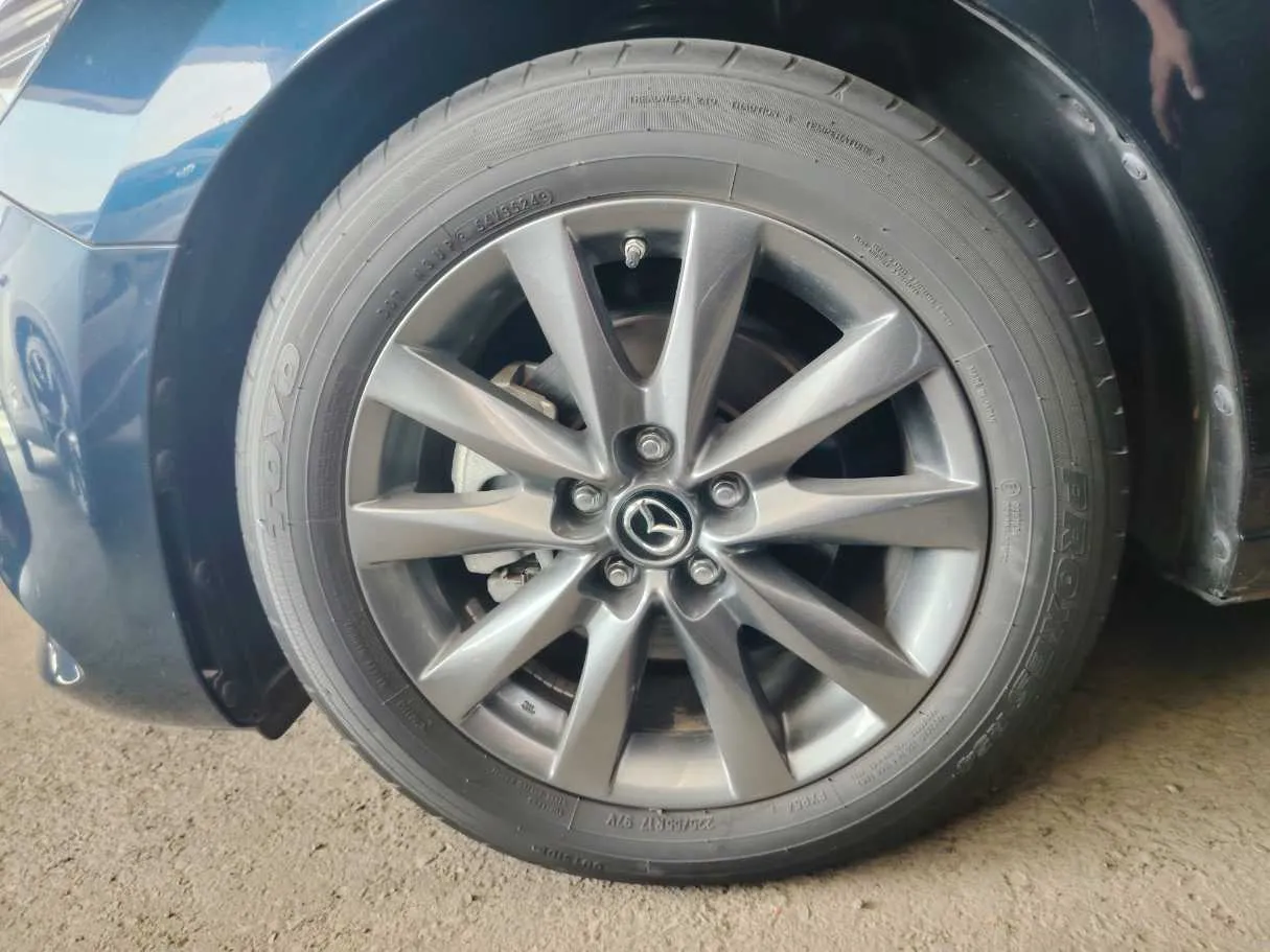 Car image 10