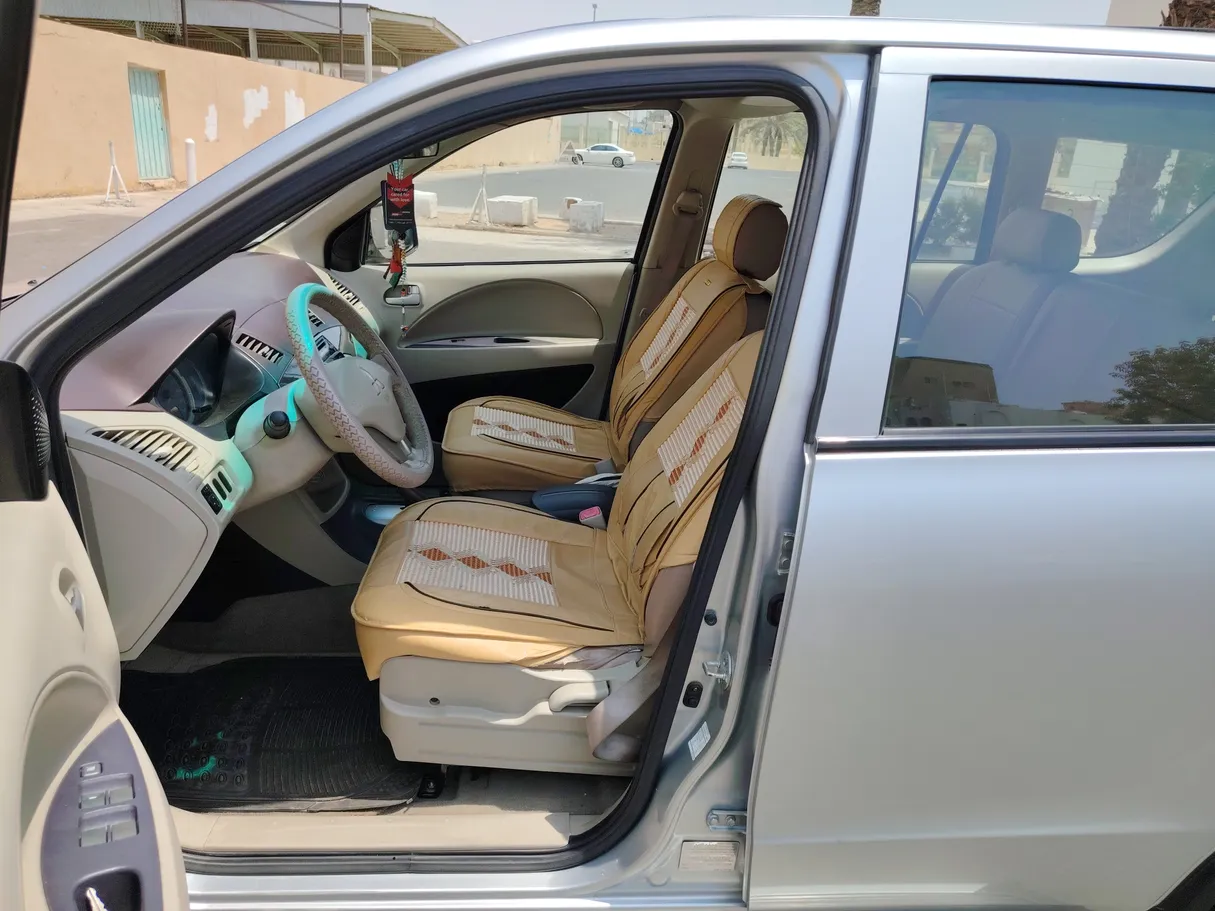 Car image 13