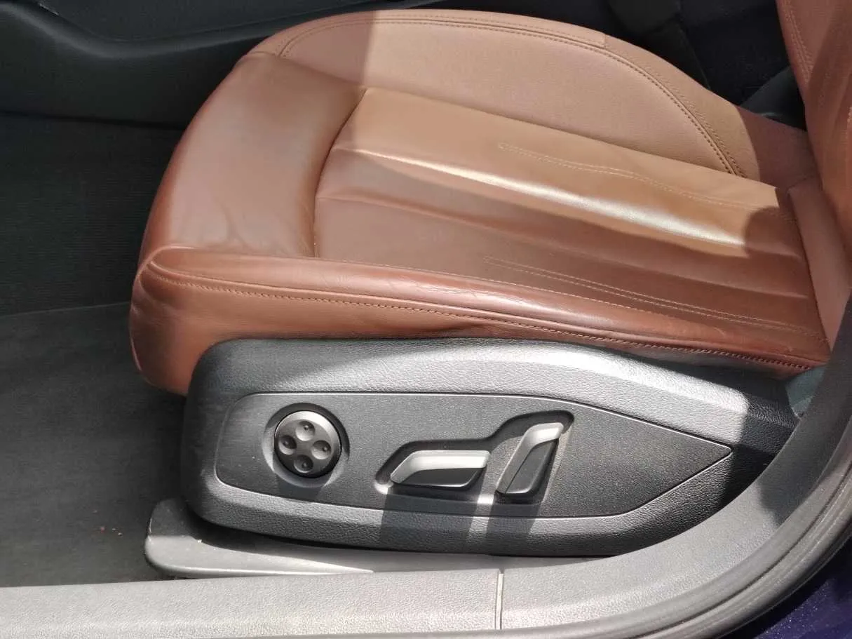Car image 29
